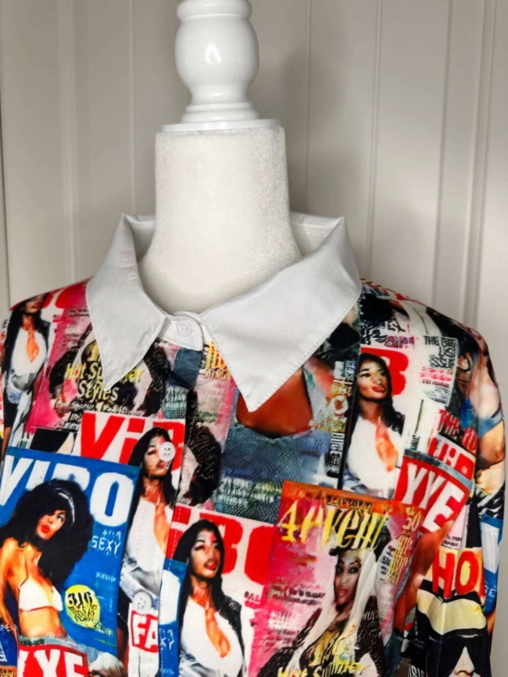 Magazine-Print Collared Blouse - Multicolor - Picture 5 of 8